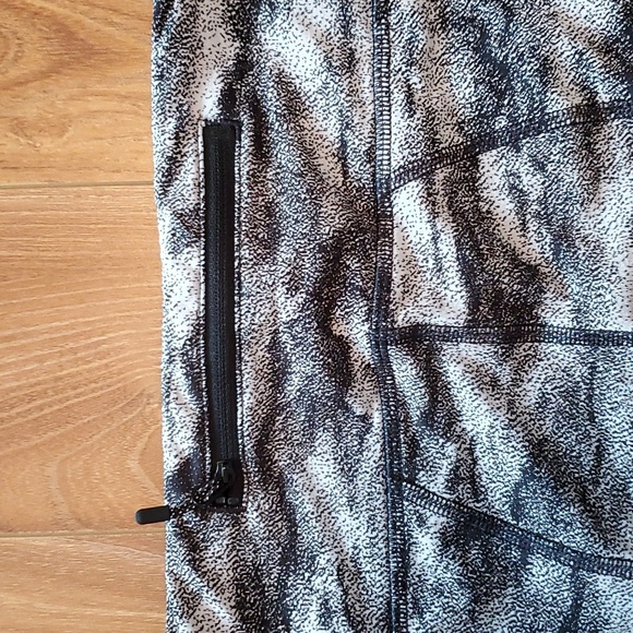 3/$75 Align Lululemon leggings with zippered pocket - Picture 3 of 4